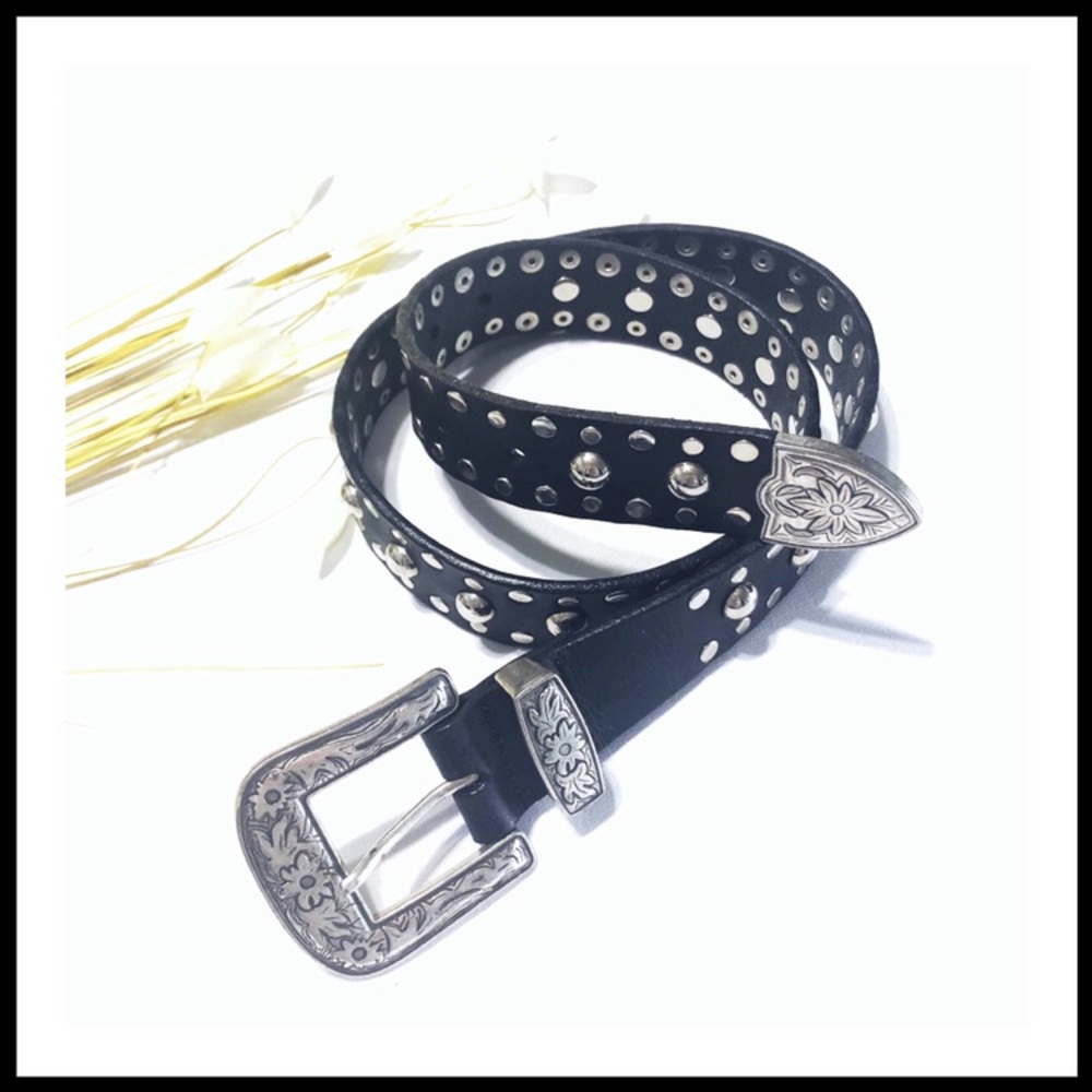 Black Studded Western-Style Women’s Belt with Floral Buckle